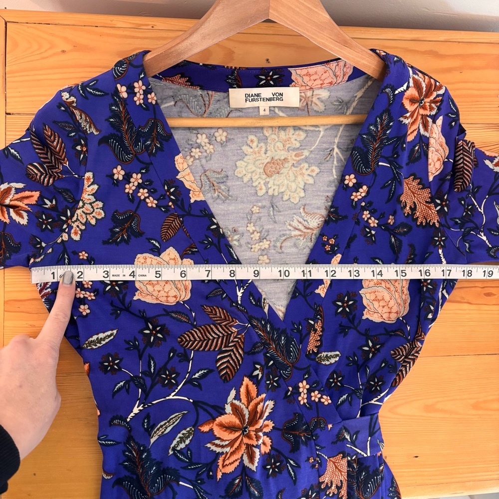 DIANE von FURSTENBERG DVF Blue Purple Floral Print Julian Silk Wrap Dress Sz 4 - Picture 12 of 14